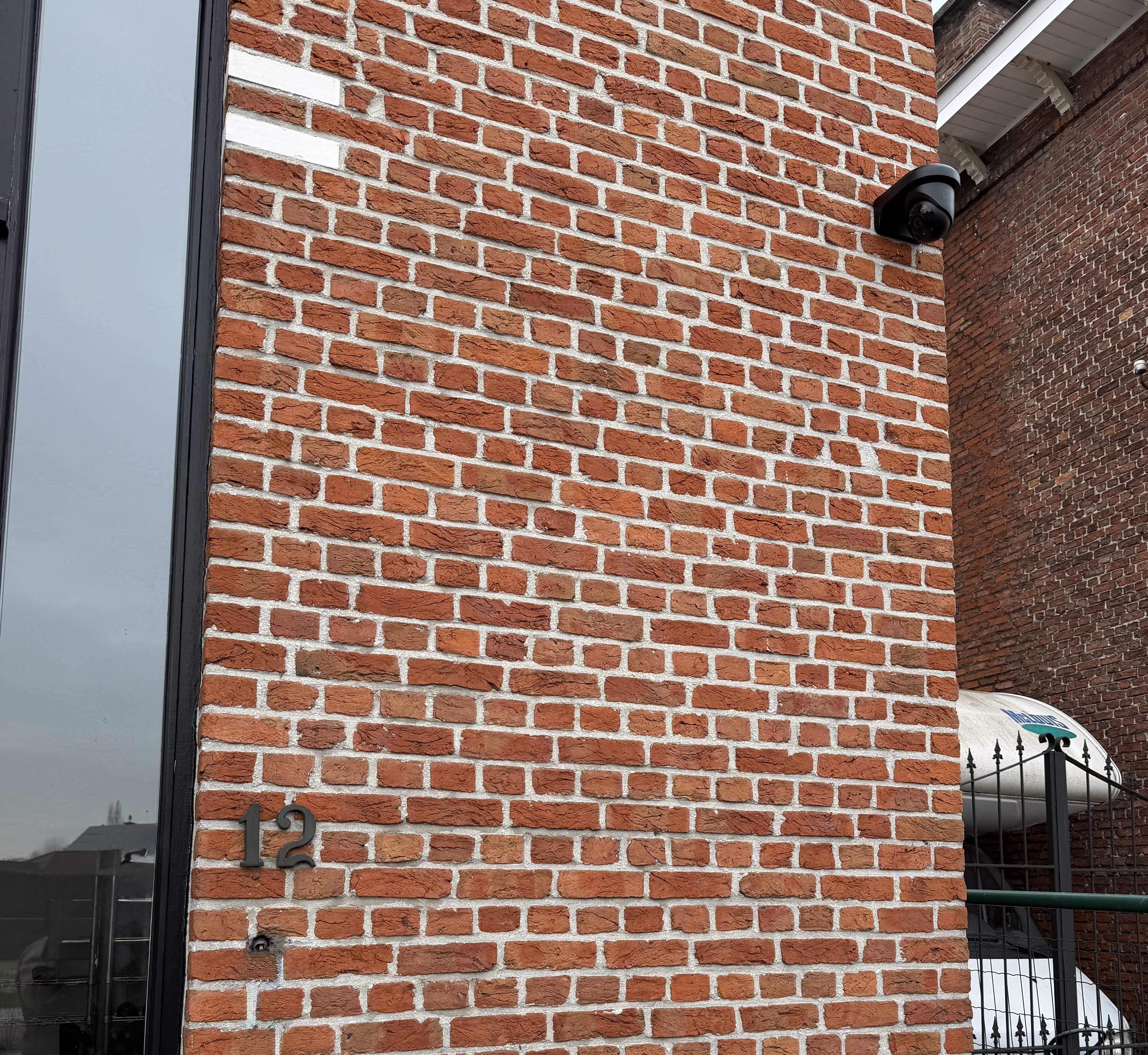 Vernieuwing kelder: elektriciteit + camerabewaking en deurbel